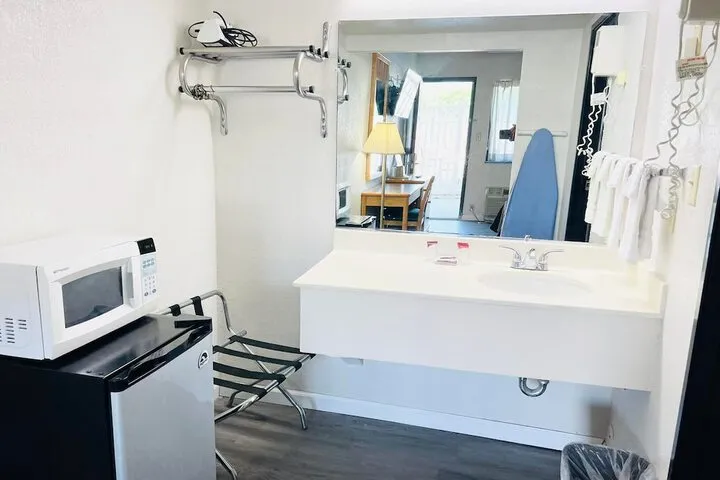Room 5 of 25