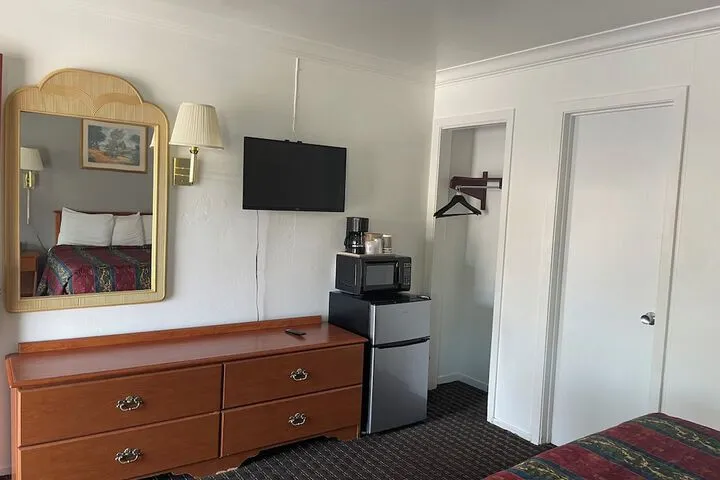 Room 5 of 33