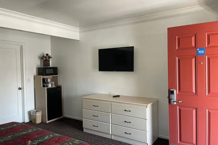 Room 4 of 33