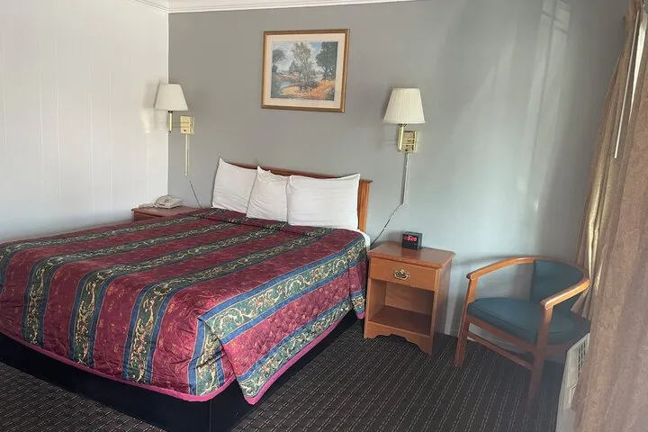 Room 3 of 33