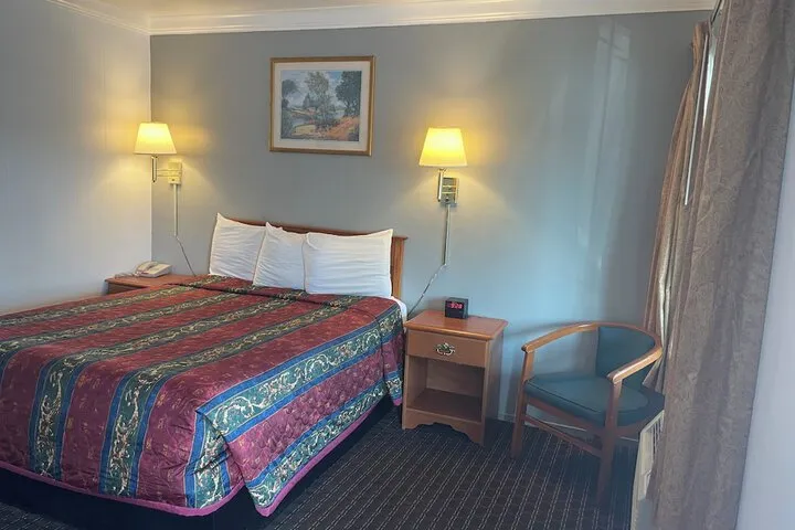 Room 2 of 33