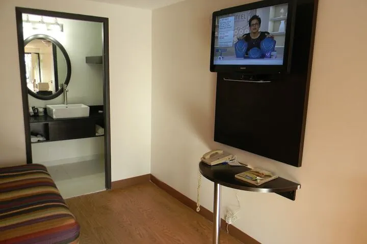 Room 5 of 25