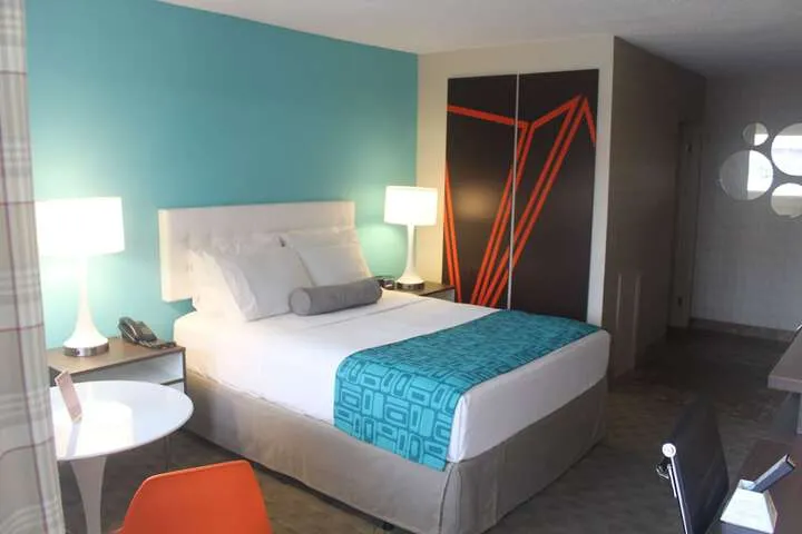 Room 4 of 16
