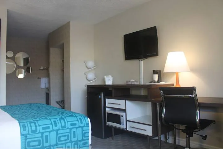 Room 5 of 16