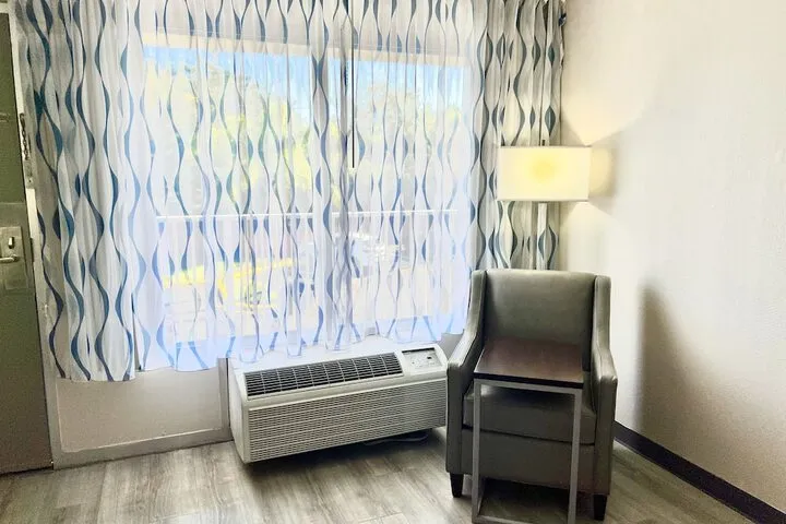 Room 5 of 33