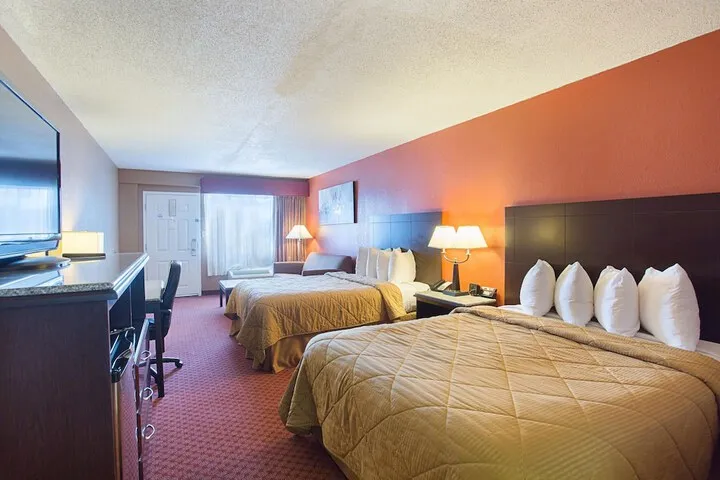 Room 4 of 33