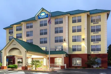Days Inn & Suites by Wyndham Tucker / Northlake