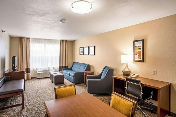 Room 5 of 33