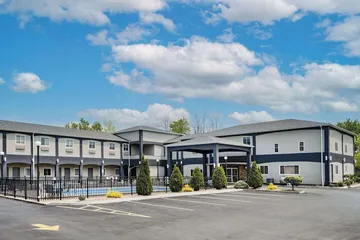 Days Inn & Suites by Wyndham Niagara Falls / Buffalo