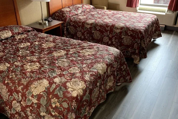 Room 5 of 9