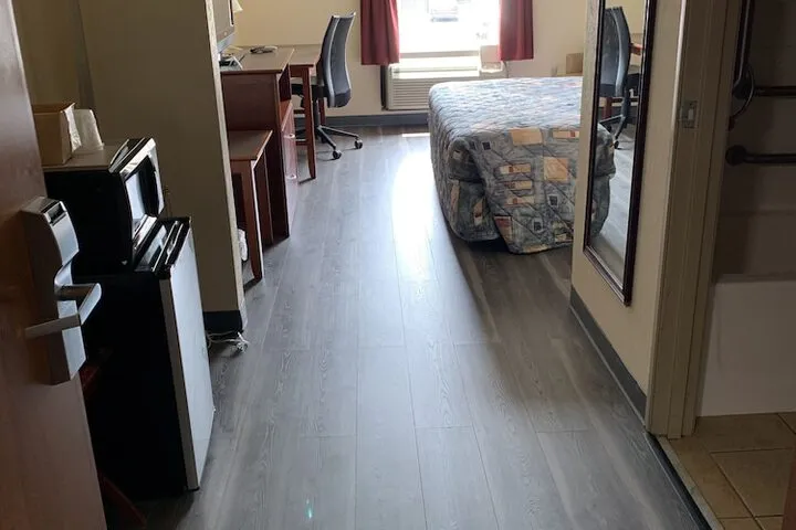 Room 3 of 9