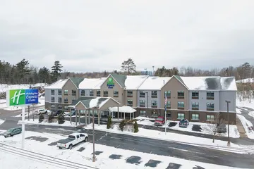 Holiday Inn Express & Suites Marquette by IHG