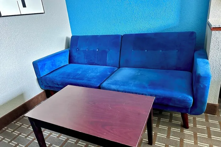 Room 4 of 39