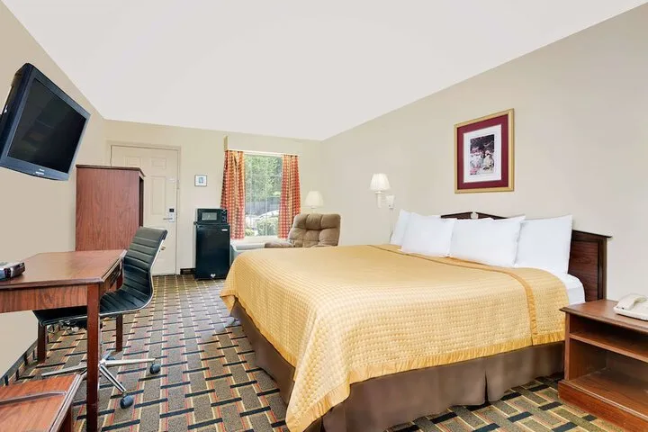 Room 4 of 27