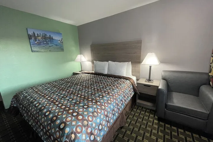 Room 4 of 84