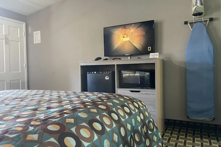 Room 2 of 84