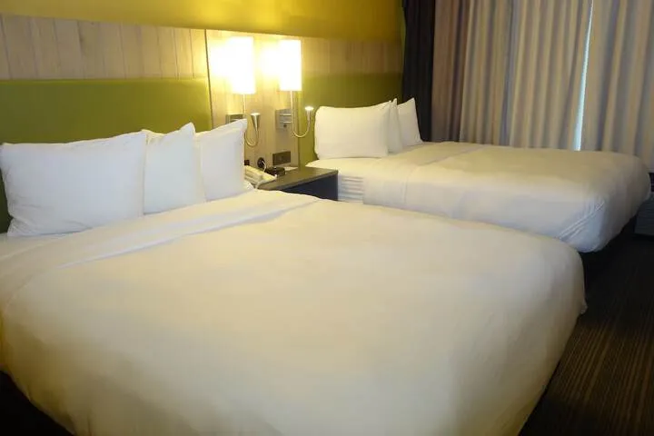 Room 5 of 34