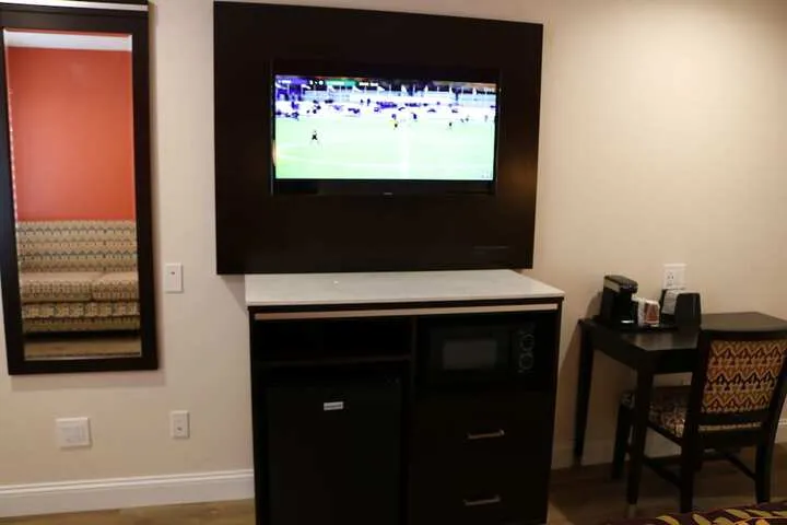 Room 3 of 53