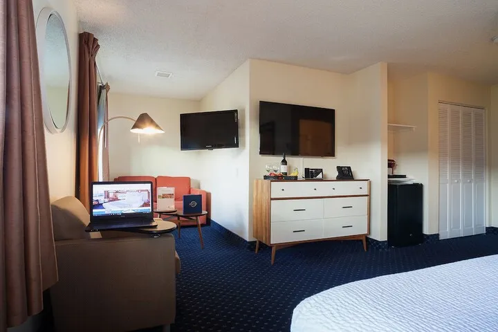 Room 5 of 33