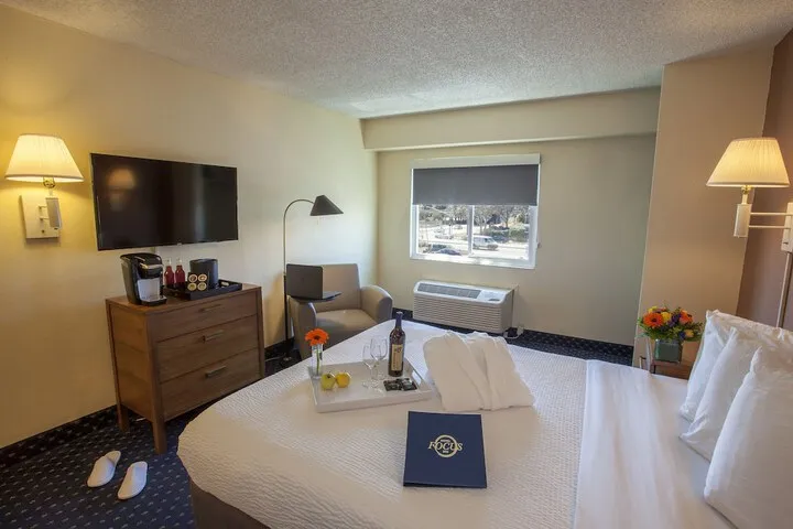 Room 3 of 33