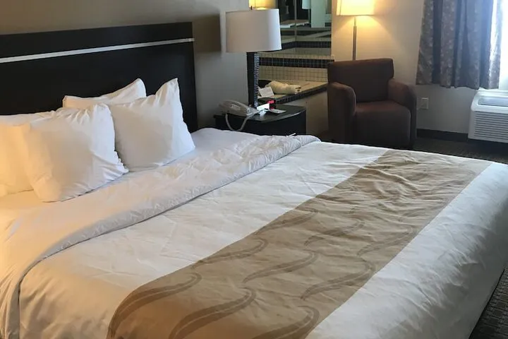 Room 4 of 27
