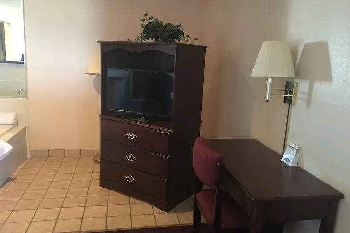 Room 5 of 17