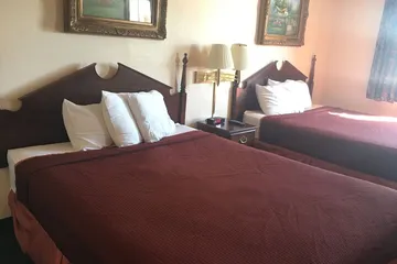 Derby Inn & Suites