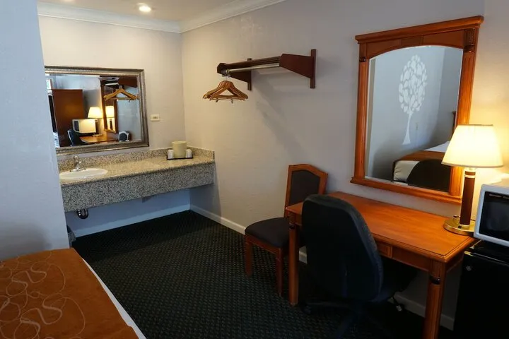 Room 5 of 34