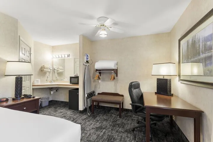 Room 4 of 55