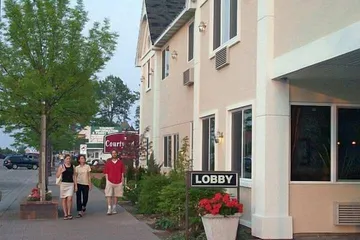 Court Plaza Inn & Suites
