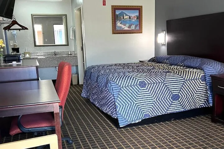 Room 4 of 20