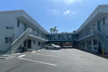 Super 8 by Wyndham Oceanside Downtown