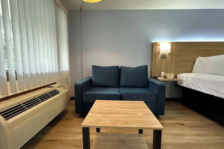 Room 3 of 70