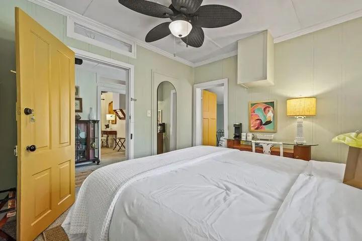 Room 4 of 28