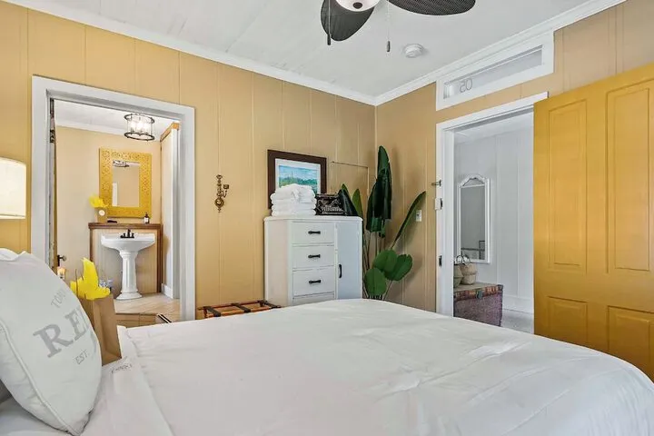 Room 5 of 28