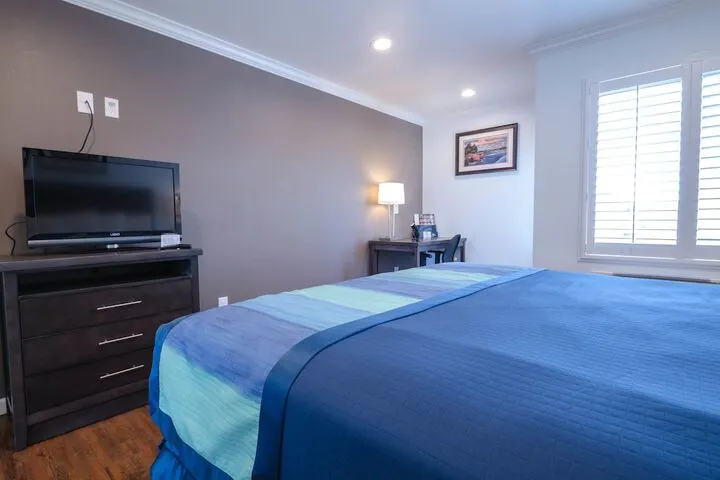 Room 5 of 33