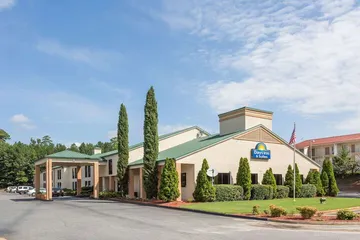 Days Inn & Suites by Wyndham Peachtree Corners / Norcross