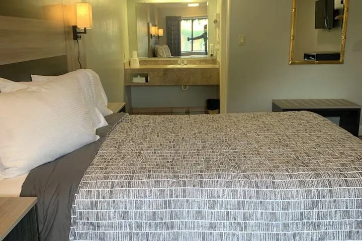 Room 5 of 25
