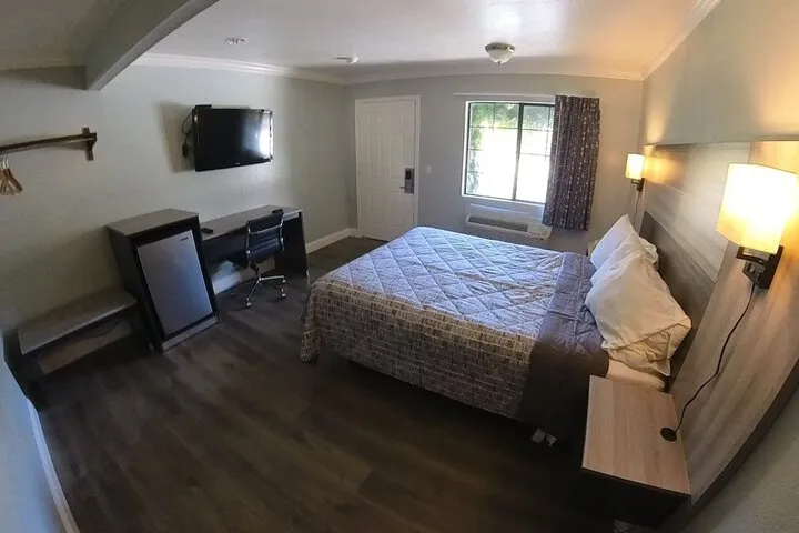 Room 4 of 25