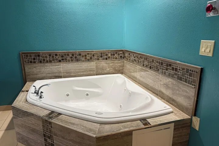 Room 4 of 27
