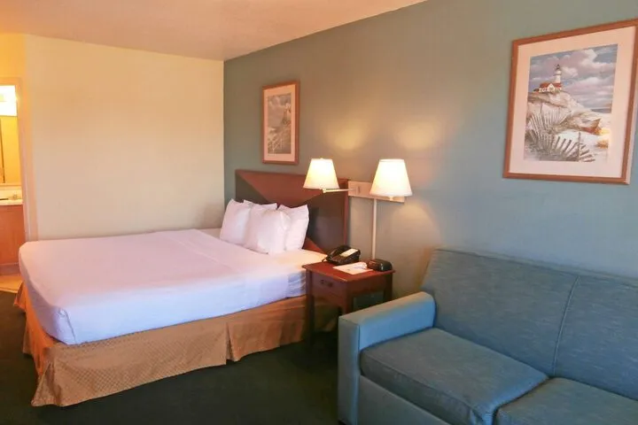 Room 2 of 8