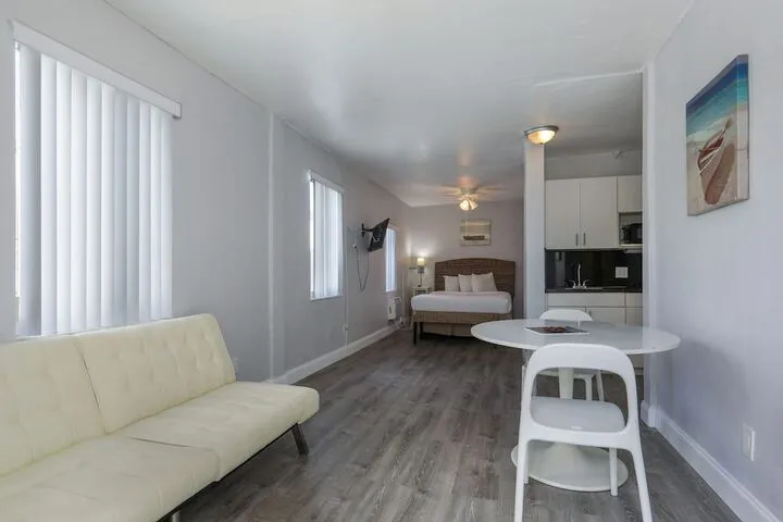 Room 3 of 139