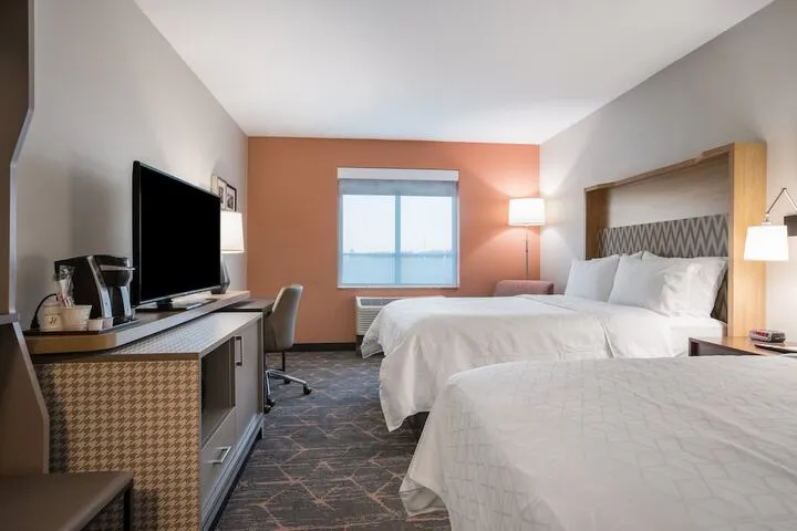 Room 3 of 49