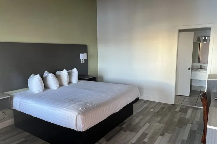 Room 4 of 39