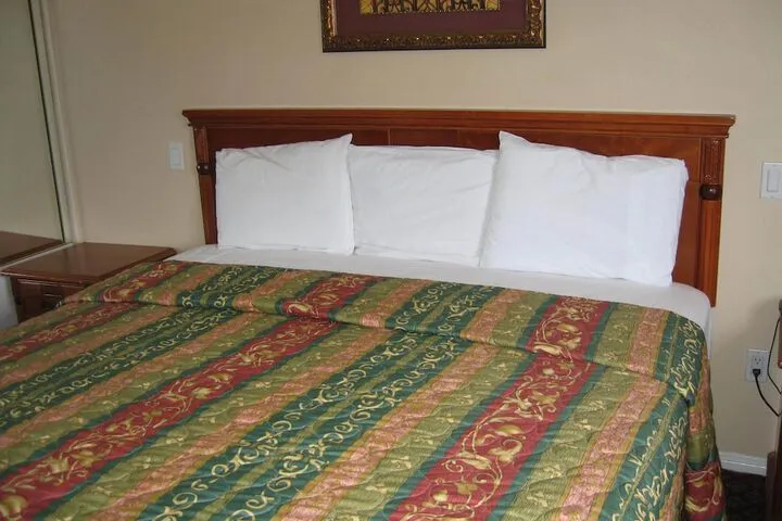 Room 3 of 34