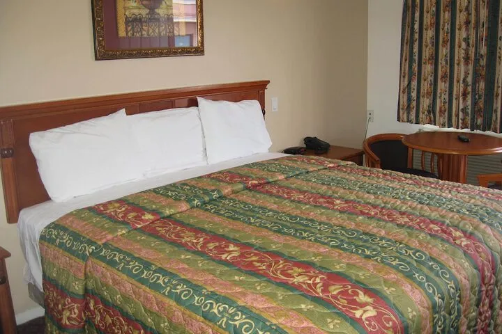 Room 4 of 34