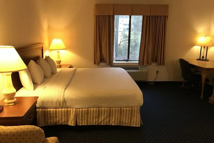 Room 5 of 16