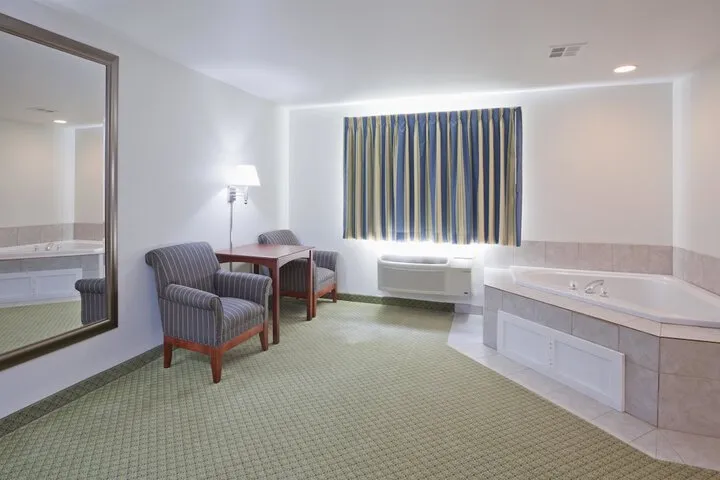 Room 4 of 30