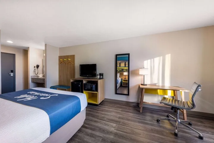Room 5 of 28
