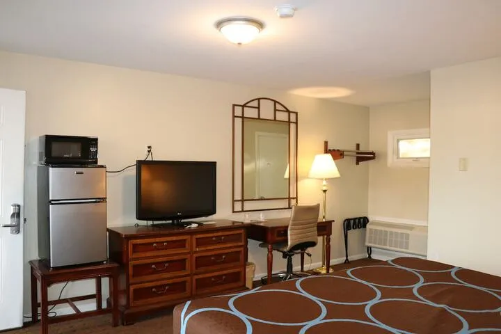 Room 4 of 24